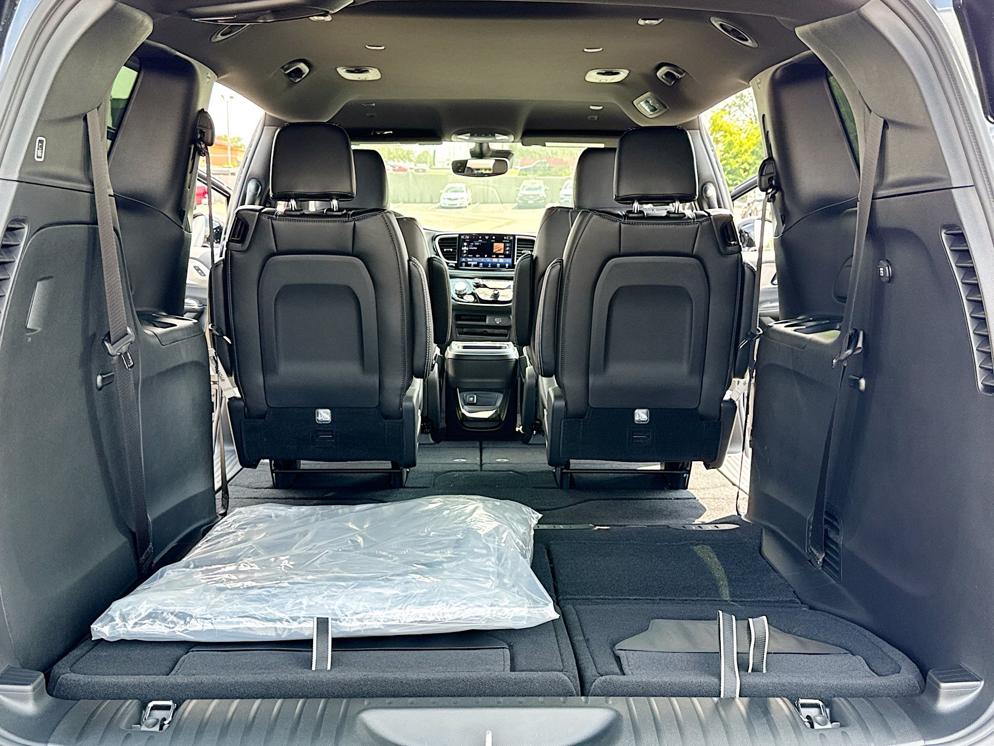 New 2027 Chrysler Pacifica Select FWD image 7