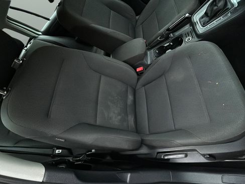 Used 2019 Volkswagen Golf S image 38