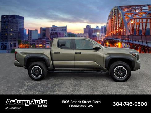 Used 2025 Toyota Tacoma SR5 image 2