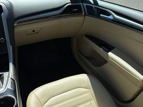 Used 2014 Ford Fusion SE w/ Equipment Group 502A FWD image 13