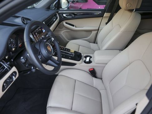 Certified 2026 Porsche Macan image 15