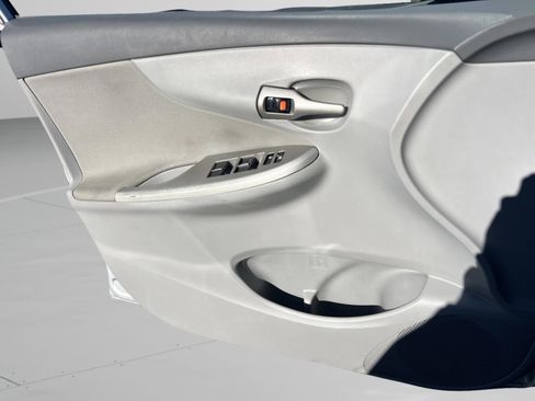 Used 2010 Toyota Corolla LE image 26