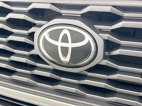 Used 2022 Toyota Tacoma TRD Off-Road w/ Technology Package AWD/4WD image 32