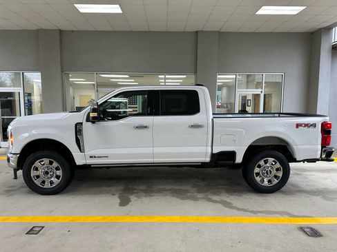 New 2026 Ford F250 Lariat image 3