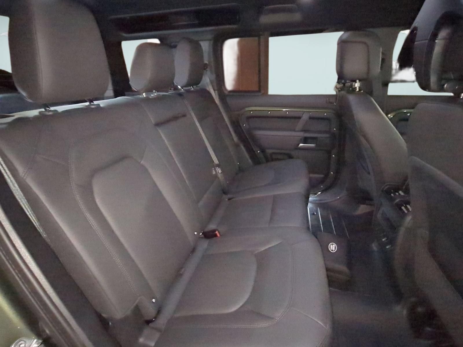 New 2026 Land Rover Defender 110 X-Dynamic SE AWD/4WD image 29