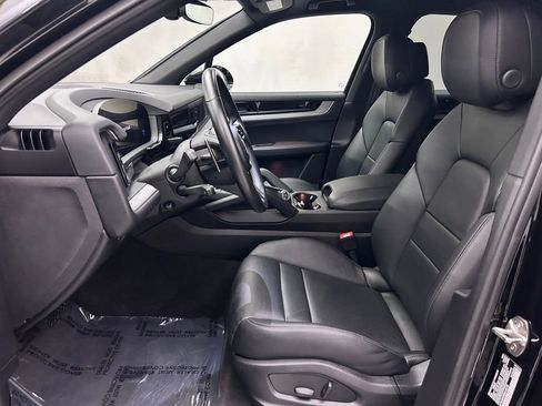 Used 2024 Porsche Cayenne image 12