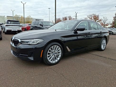 Used 2022 BMW 530i xDrive w/ Premium Package image 3
