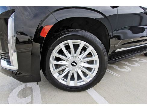 Certified 2024 Cadillac Escalade Luxury image 33