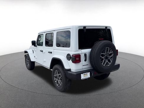 Used 2025 Jeep Wrangler Sahara image 10