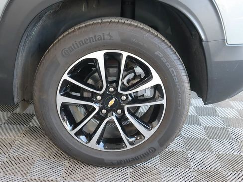 Used 2025 Chevrolet TrailBlazer LT FWD image 16