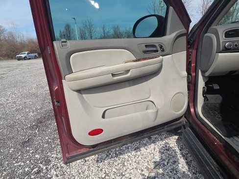 Used 2008 Chevrolet Suburban LT image 28