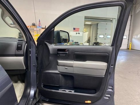 Used 2010 Toyota Tundra 4x4 CrewMax image 27
