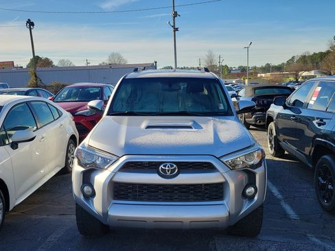 Used 2019 Toyota 4Runner TRD Off-Road Premium image 2
