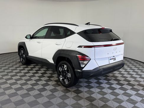 Used 2024 Hyundai Kona SEL AWD/4WD image 3