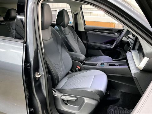 New 2026 Volkswagen Tiguan SE image 31