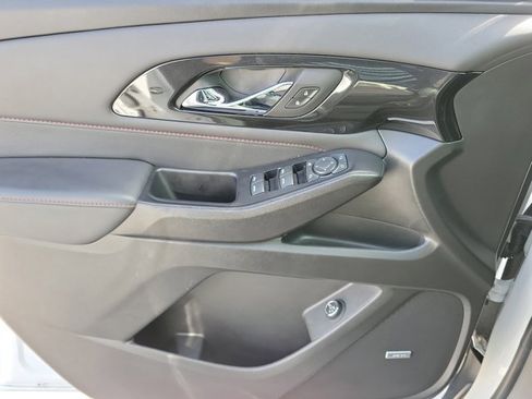 Used 2024 Chevrolet Traverse RS image 30
