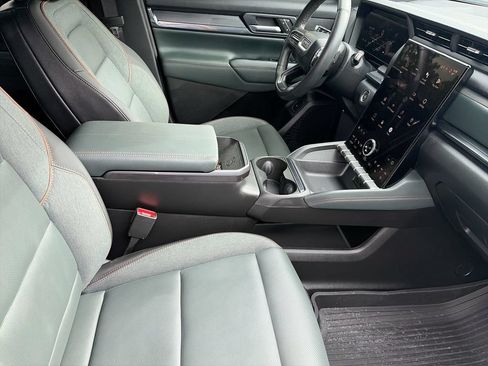 Used 2026 GMC Terrain AT4 w/ Convenience Package III AWD/4WD image 9