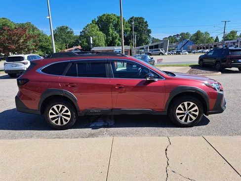 Used 2024 Subaru Outback Premium AWD/4WD image 8