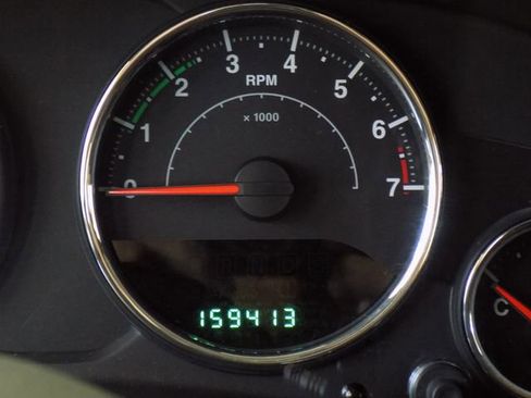 Used 2014 Jeep Wrangler Unlimited Sahara w/ Connectivity Group AWD/4WD image 20