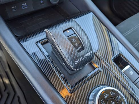 Used 2024 Mitsubishi Outlander SE image 29