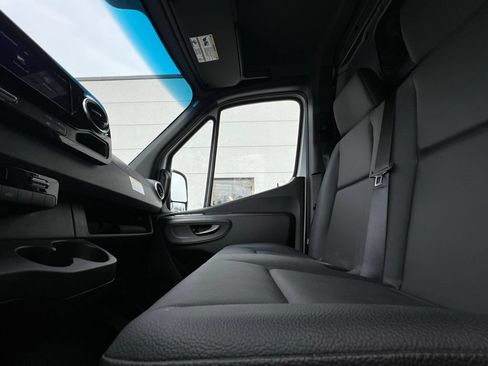 Used 2025 Mercedes-Benz Sprinter 2500 image 24