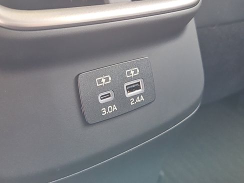 Certified 2025 Subaru Outback Premium image 11