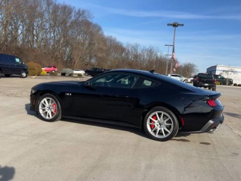 Used 2024 Ford Mustang GT Premium image 6