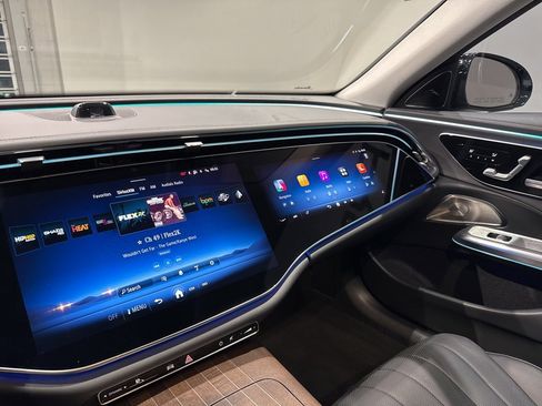 Used 2024 Mercedes-Benz E 350 4MATIC Sedan w/ Airmatic Package image 15