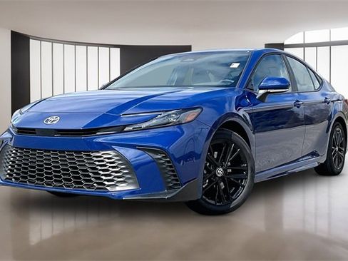 Used 2025 Toyota Camry SE image 1
