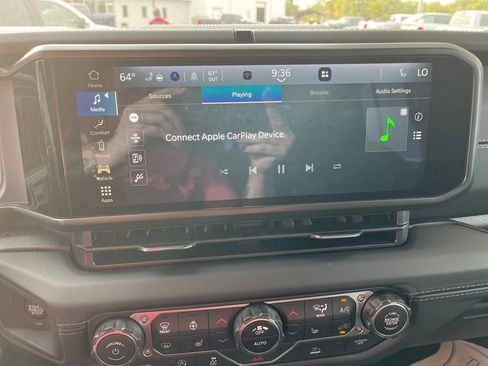 New 2025 Jeep Gladiator Sport image 19