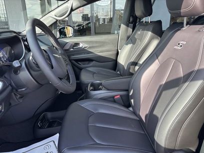 New 2026 Chrysler Pacifica Select w/ S Appearance Package