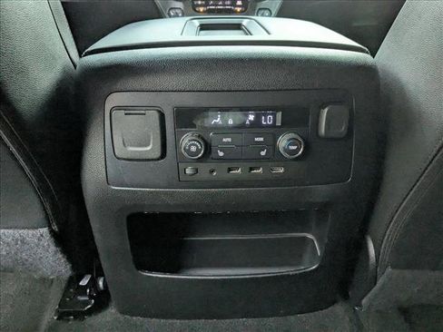 Used 2018 GMC Yukon SLT w/ Premium Edition image 18