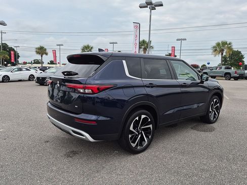 Used 2024 Mitsubishi Outlander SE AWD/4WD image 3