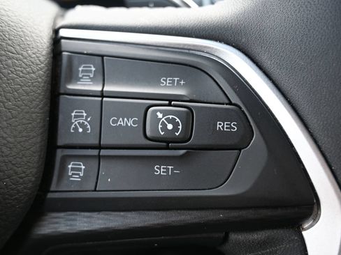 Used 2023 Jeep Grand Cherokee L Laredo AWD/4WD image 16