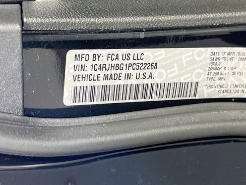 Used 2023 Jeep Grand Cherokee Limited AWD/4WD image 31