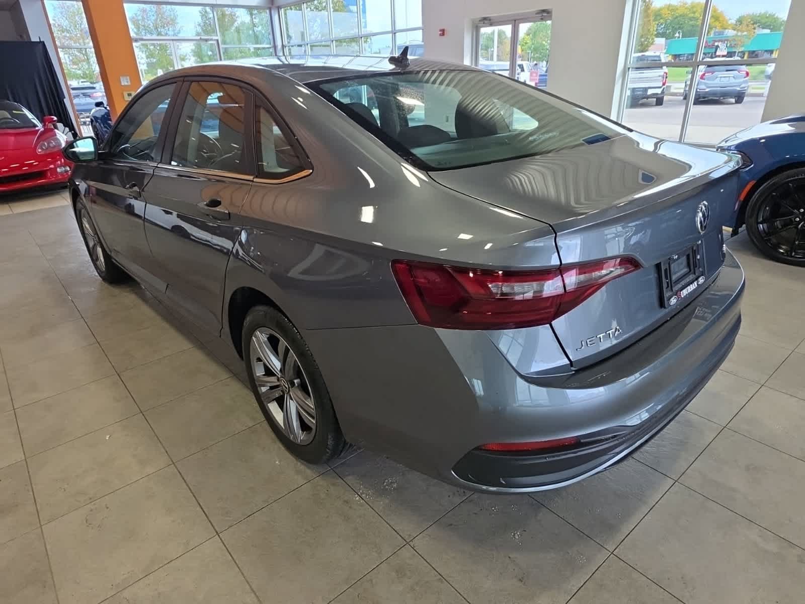 Used 2024 Volkswagen Jetta SE FWD image 9