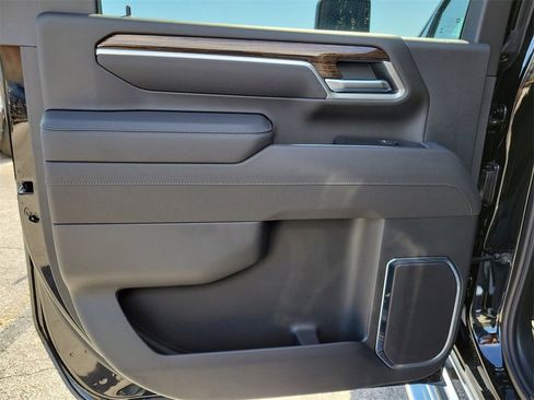 New 2026 GMC Sierra 2500 SLE w/ SLE Value Package; image 5