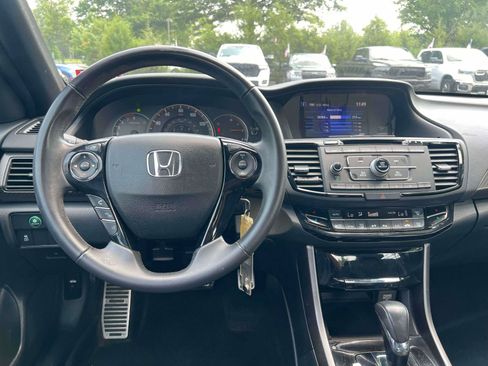 Used 2017 Honda Accord Sport image 24