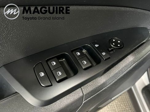 Used 2023 Kia Sportage LX AWD/4WD image 2
