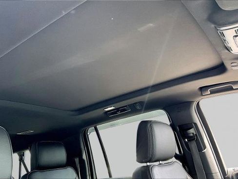 Used 2022 GMC Yukon XL Denali w/ Advanced Technology Package image 27