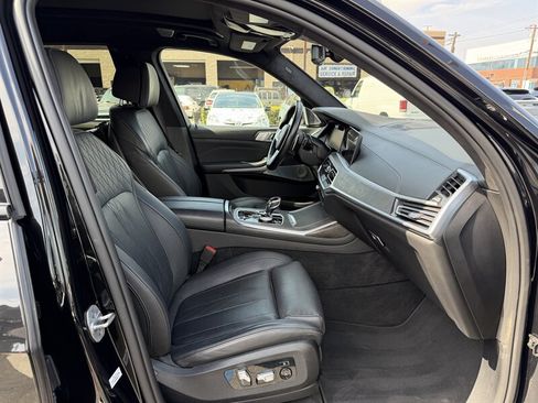 Used 2022 BMW X7 M50i w/ Dynamic Handling Package AWD/4WD image 8