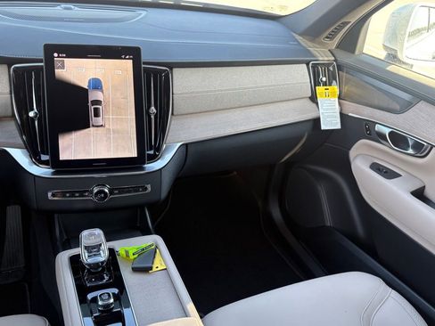 New 2026 Volvo XC90 B6 Plus w/ Protection Package Premier image 13
