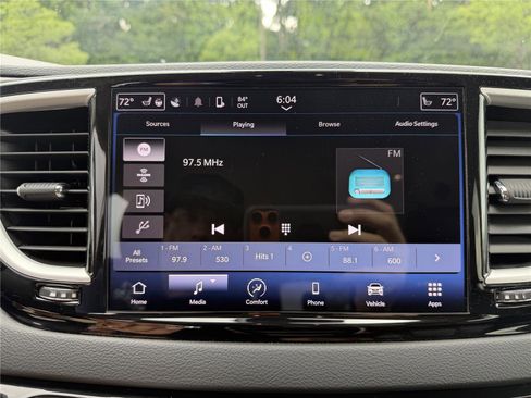 Used 2023 Chrysler Pacifica Touring-L FWD image 6
