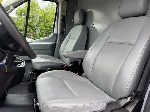 Used 2018 Ford Transit 250 130 Medium Roof RWD image 22
