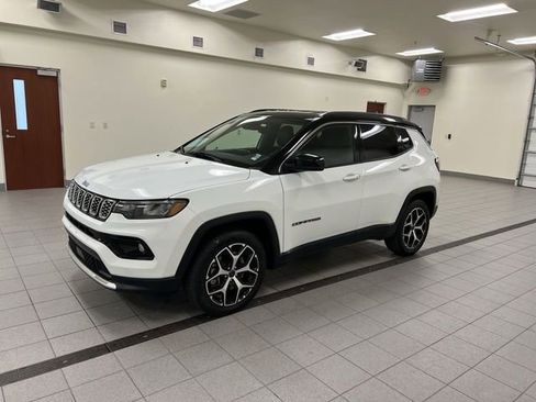Used 2025 Jeep Compass Limited AWD/4WD image 4