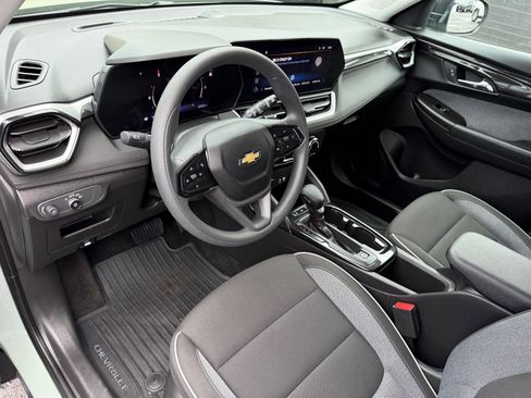 Used 2025 Chevrolet TrailBlazer LS w/ LS Convenience Package AWD/4WD image 14