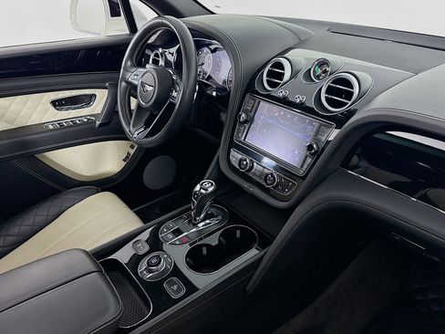 Used 2018 Bentley Bentayga Activity image 16