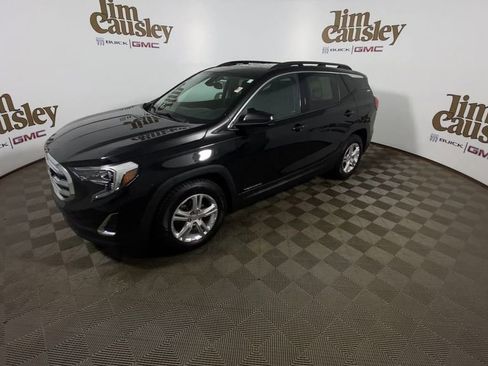 Used 2020 GMC Terrain SLE w/ Driver Convenience Package FWD image 4