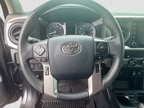 Used 2020 Toyota Tacoma SR5 RWD image 11