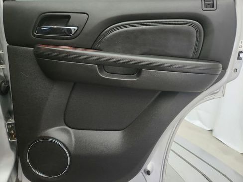 Used 2014 Cadillac Escalade Premium image 31